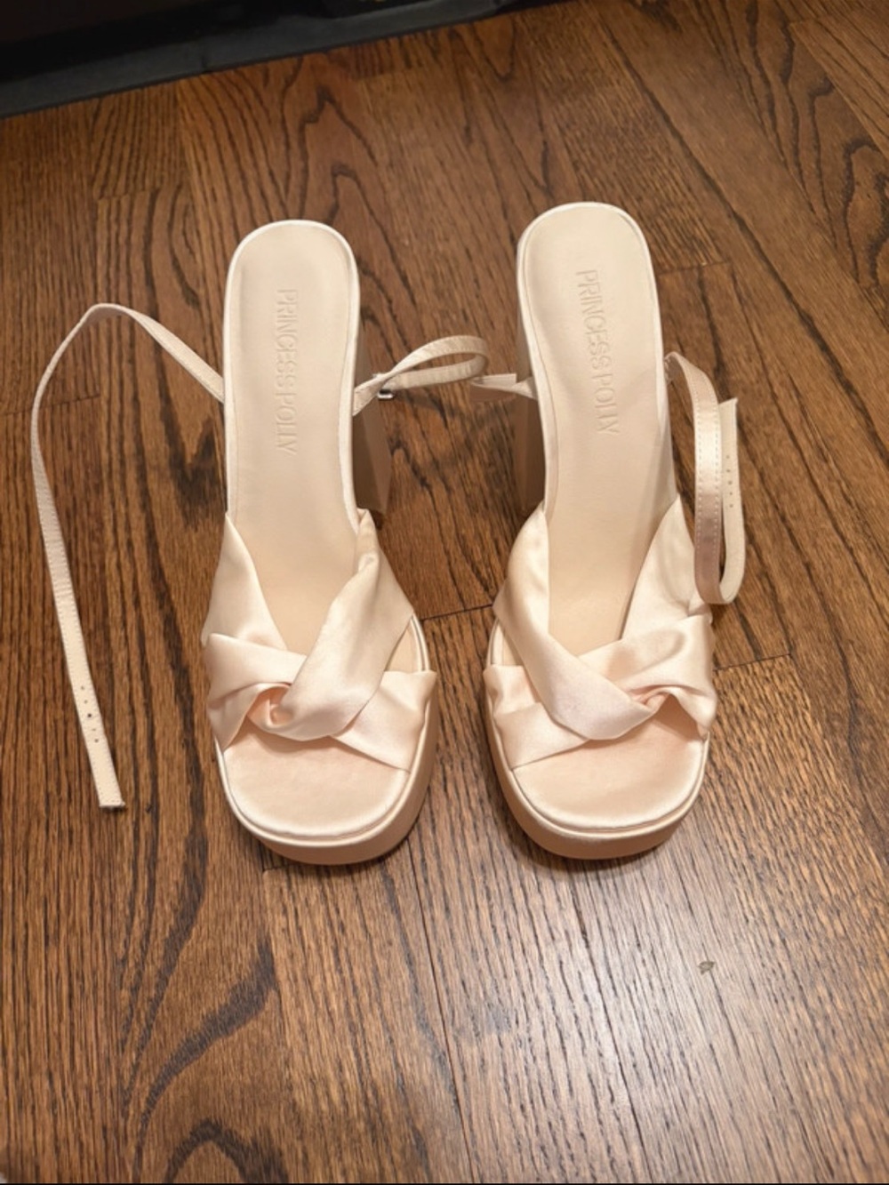 NWOT Princess Polly Satin Knotted Platform heels